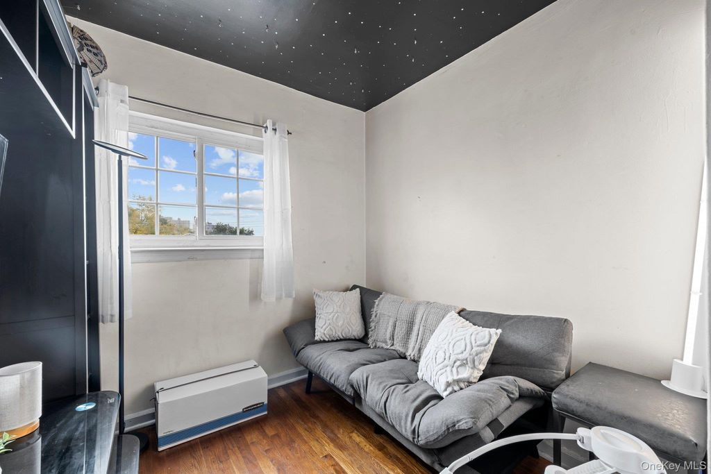 Photo of 2953 Kingsland Avenue, Bronx, NY 10469 (MLS # 939657)