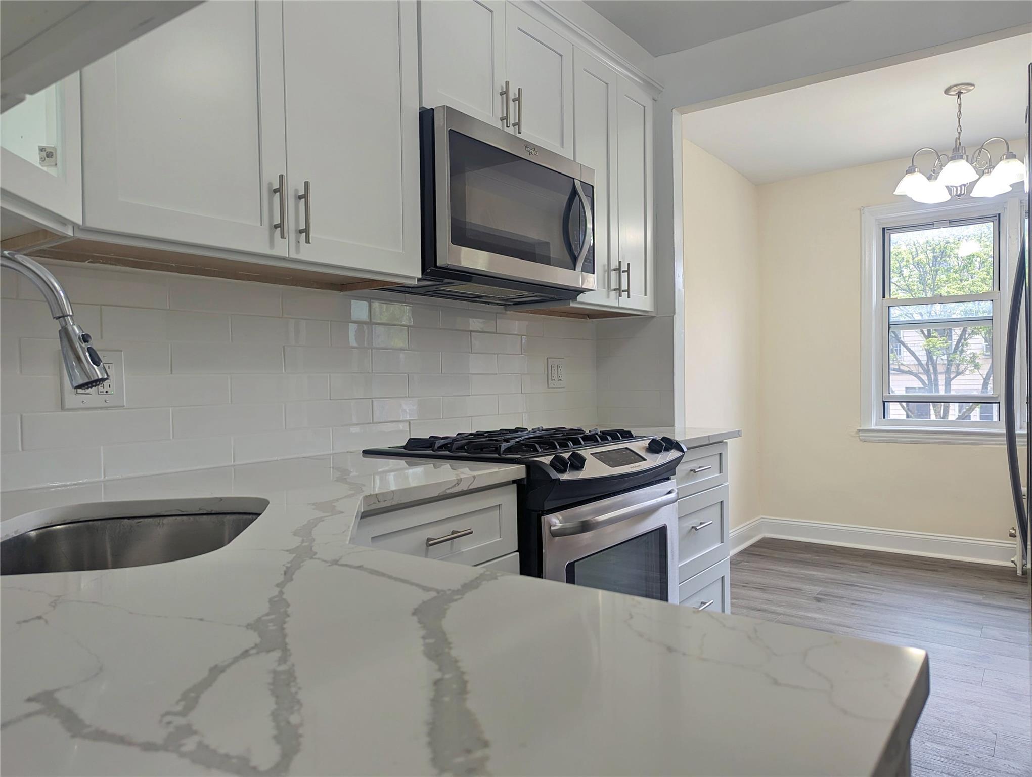 Steinway Street Floor 1, Astoria, Queens, NY - 2 Bedrooms  
1 Bathrooms - 