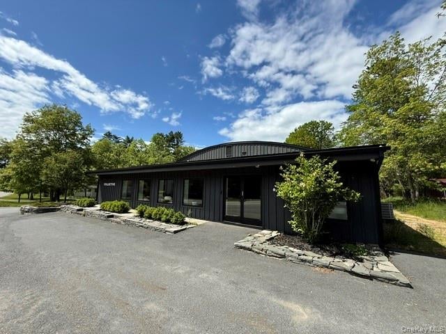 6 Beaver Brook Road