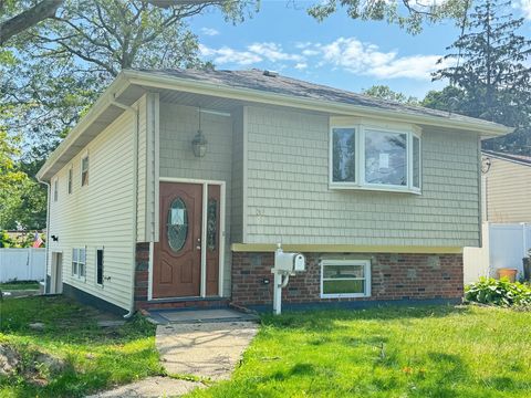 Homes For Sale - 38 Moffitt Boulevard<br/> East Islip, NY 11730