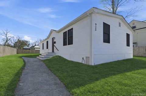 Homes For Sale - 923 E Main Street<br/> Riverhead, NY 11901