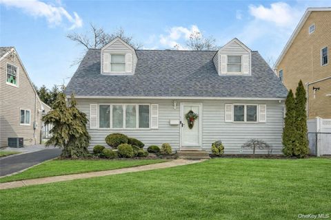 Homes For Sale - 2477 Freeport Street<br/> Wantagh, NY 11793