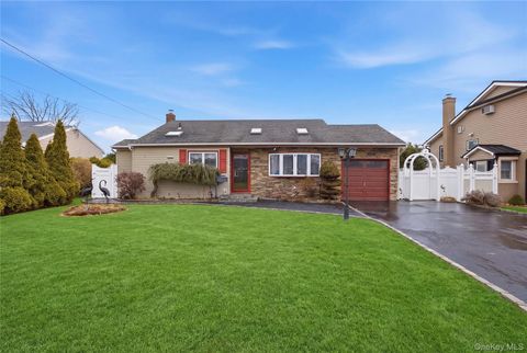 831 N Erie Avenue Lindenhurst NY 11757