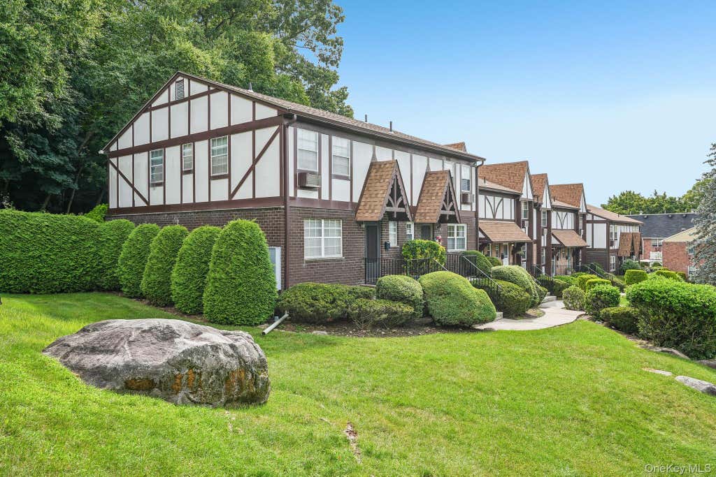 Photo of 239 Parkside Drive, Suffern, NY 10901 (MLS # 1025833)