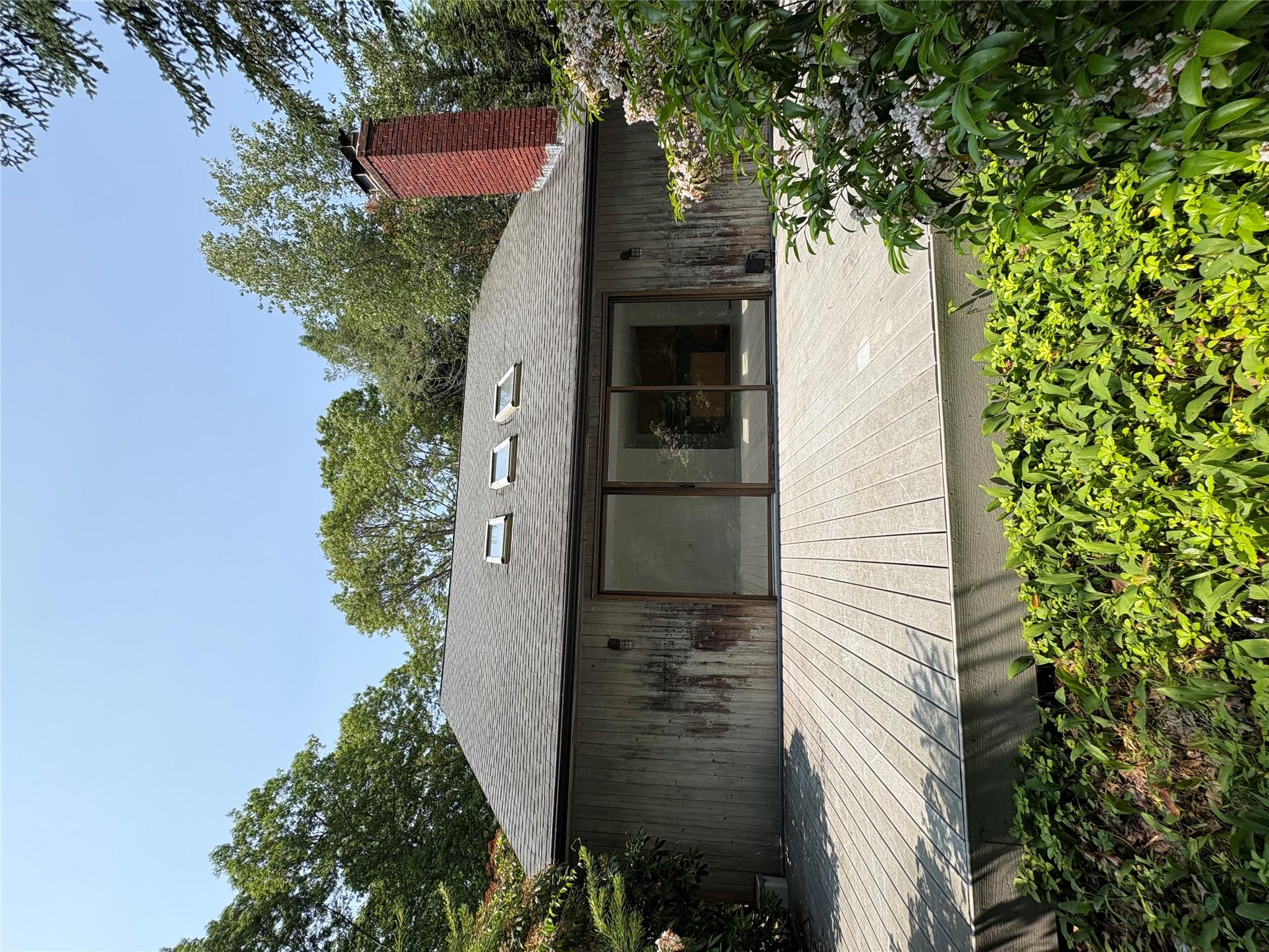 Roses Grove Road, Water Mill, Hamptons, NY - 3 Bedrooms  
2 Bathrooms - 