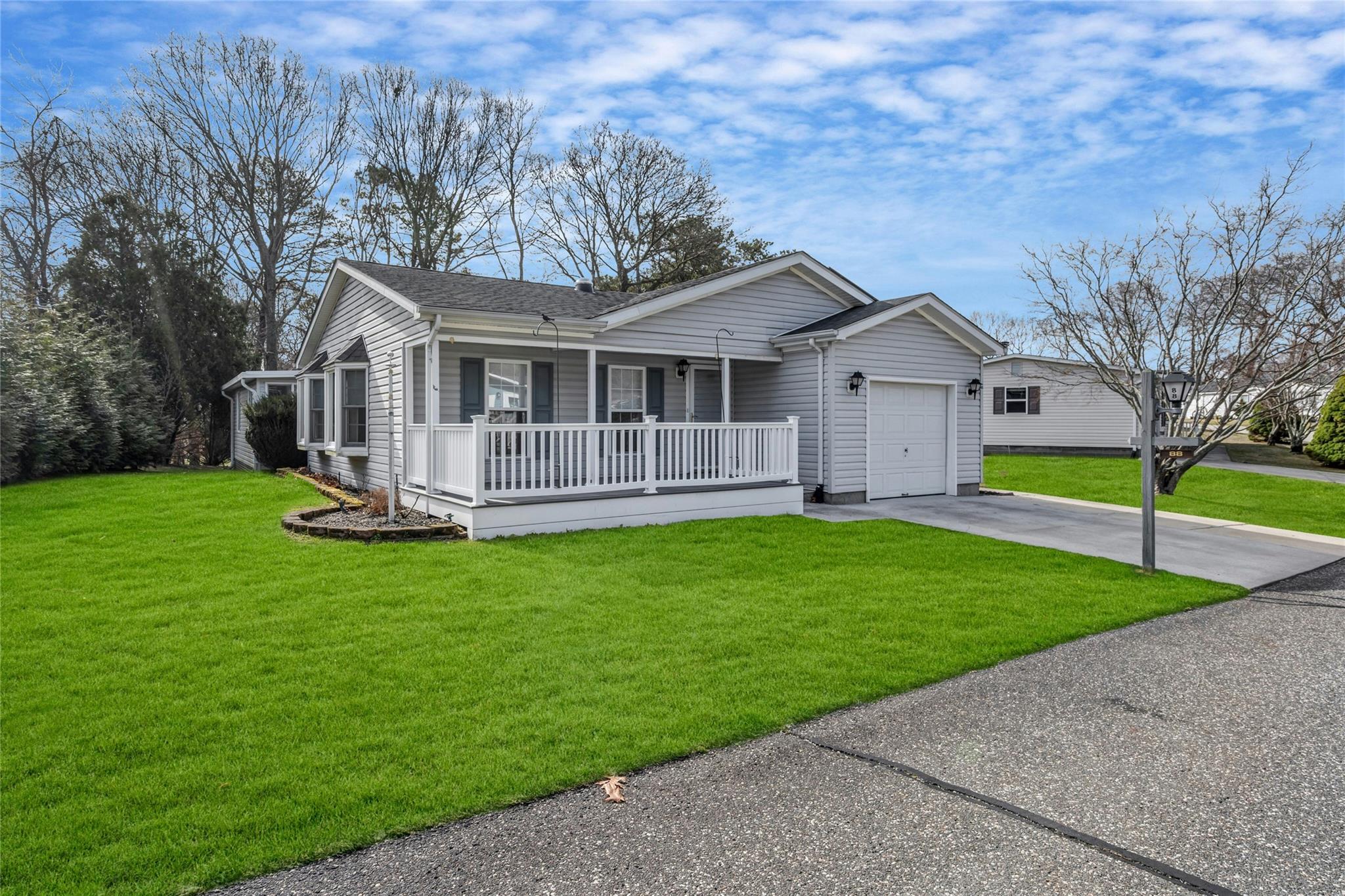 1407 W Middle Road #88, Calverton, New York image 1