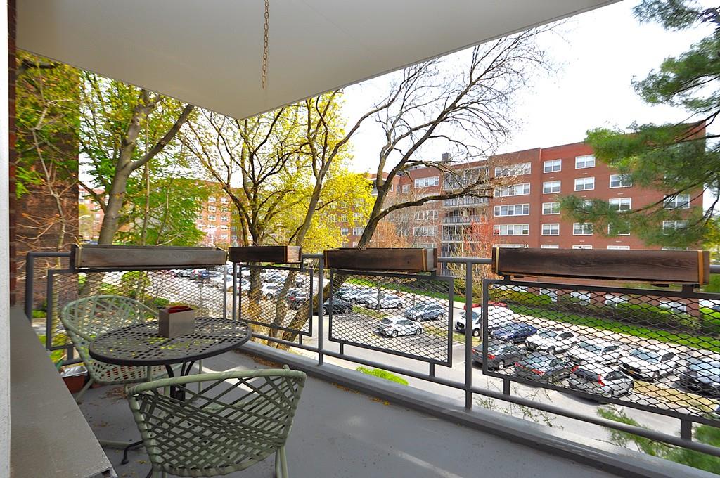 Scarsdale, New York 10583, United States, 2 Bedrooms Bedrooms, ,2 BathroomsBathrooms,Residential,Pending,115263