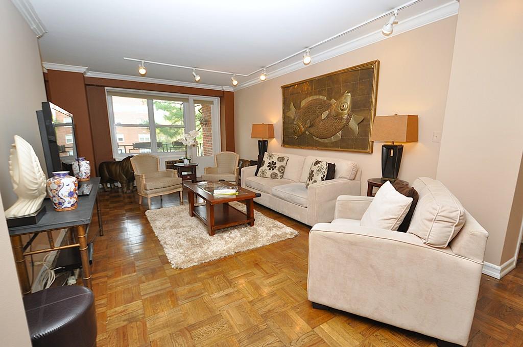Garth Road B2j, Scarsdale, New York - 2 Bedrooms  
2 Bathrooms  
5 Rooms - 