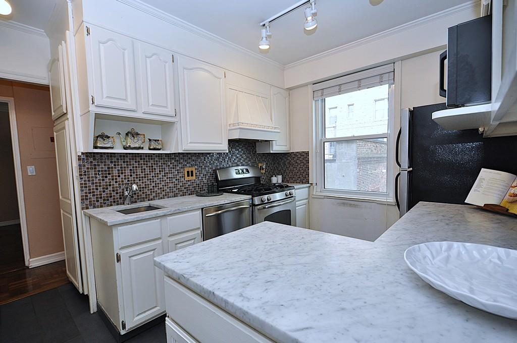 Scarsdale, New York 10583, United States, 2 Bedrooms Bedrooms, ,2 BathroomsBathrooms,Residential,Pending,115263