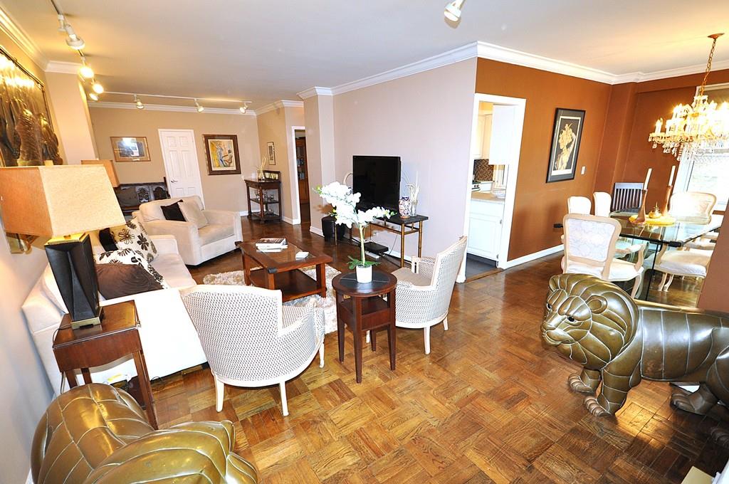 Scarsdale, New York 10583, United States, 2 Bedrooms Bedrooms, ,2 BathroomsBathrooms,Residential,Pending,115263