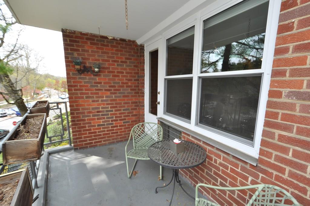 Scarsdale, New York 10583, United States, 2 Bedrooms Bedrooms, ,2 BathroomsBathrooms,Residential,Pending,115263