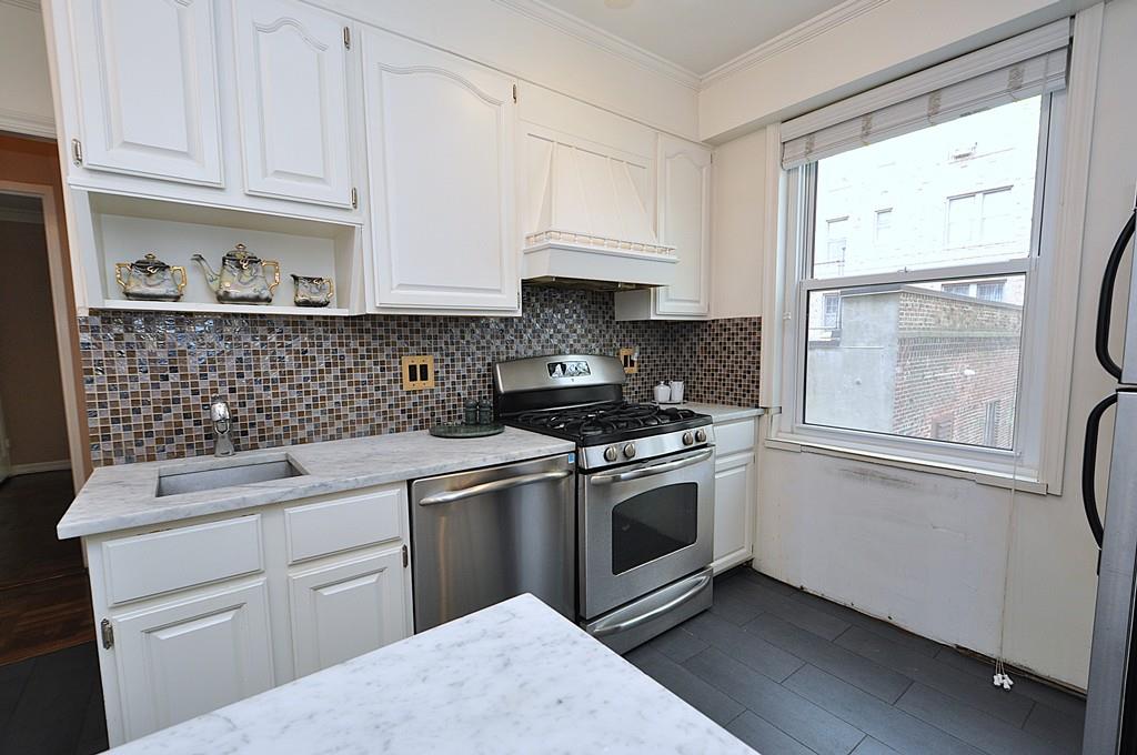 Scarsdale, New York 10583, United States, 2 Bedrooms Bedrooms, ,2 BathroomsBathrooms,Residential,Pending,115263