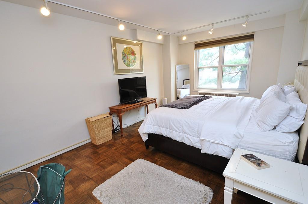 Scarsdale, New York 10583, United States, 2 Bedrooms Bedrooms, ,2 BathroomsBathrooms,Residential,Pending,115263