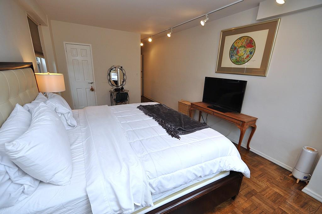 Scarsdale, New York 10583, United States, 2 Bedrooms Bedrooms, ,2 BathroomsBathrooms,Residential,Pending,115263