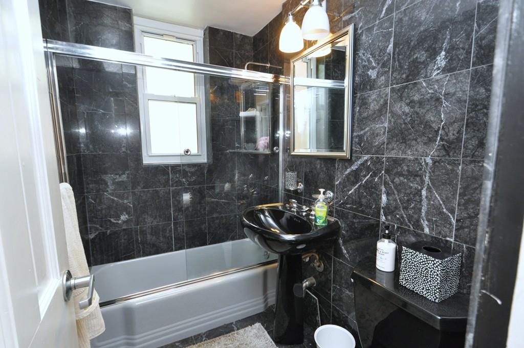 Scarsdale, New York 10583, United States, 2 Bedrooms Bedrooms, ,2 BathroomsBathrooms,Residential,Pending,115263