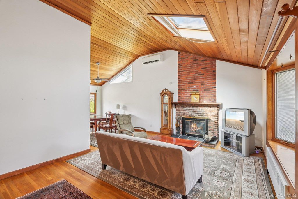 Photo of 43 Landing Road, Huntington, NY 11743 (MLS # 921114)