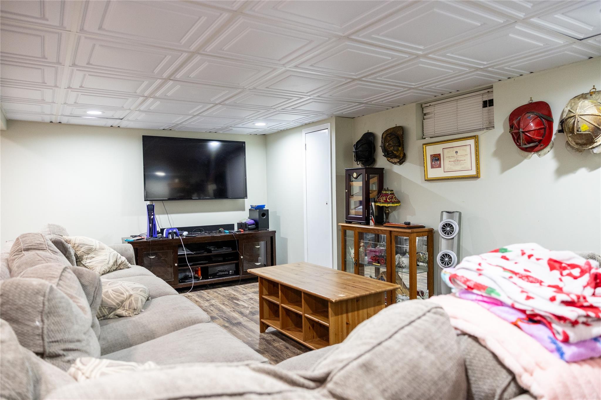 52 S Windhorst Avenue, Bethpage, New York image 25