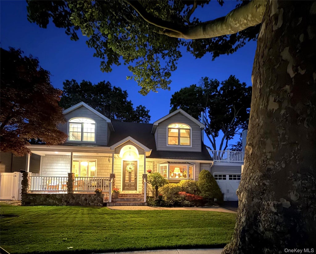 Photo of 263 Charles Avenue, Massapequa Park, NY 11762 (MLS # 1028813)