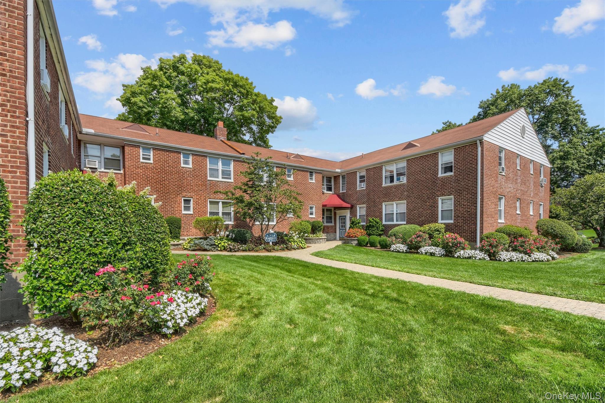 6 Bryant Crescent 1H