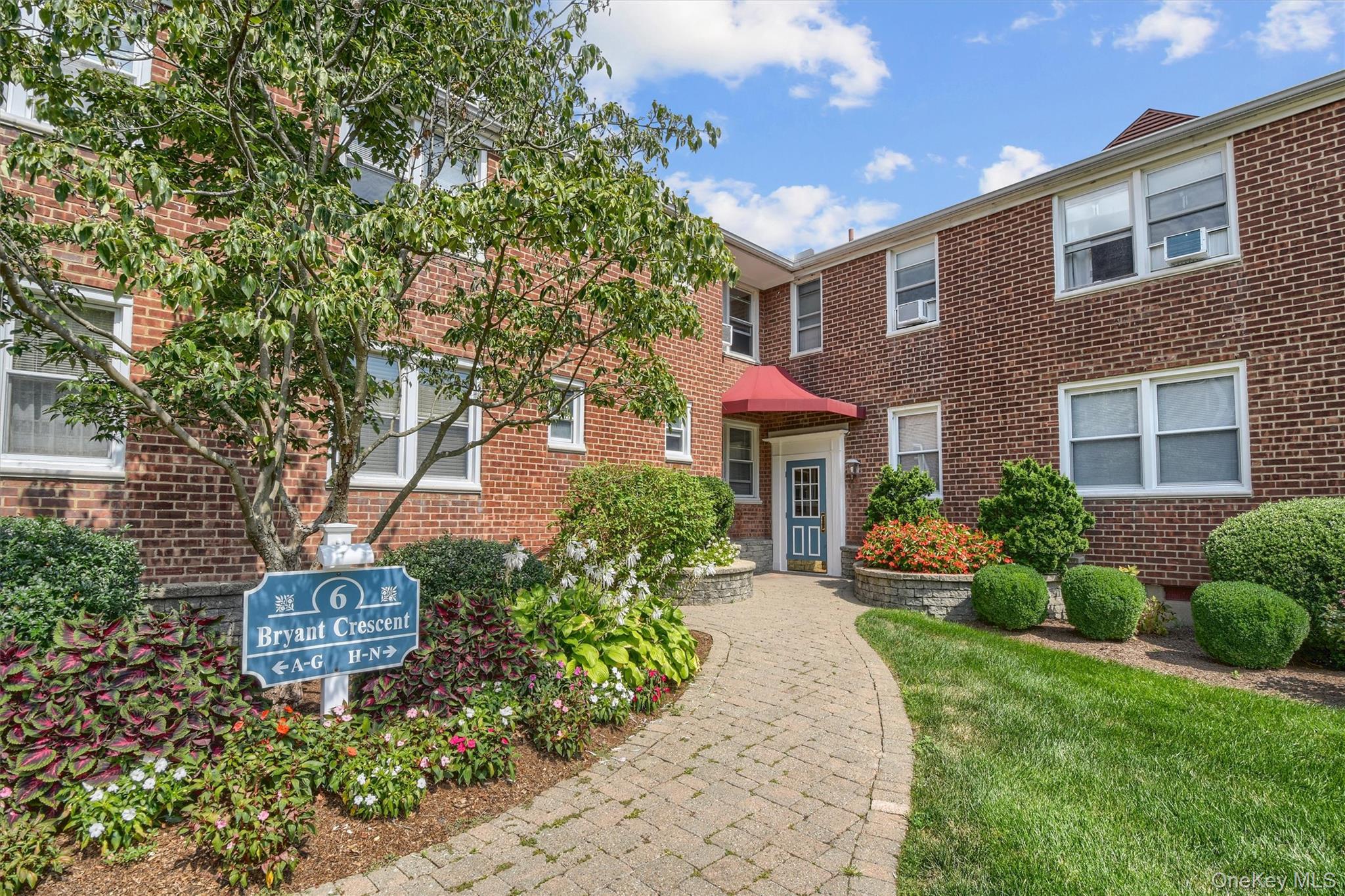 6 Bryant Crescent 1H