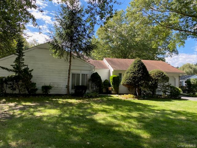 Photo of 39 Freemont Lane, Coram, NY 11727 (MLS # 1047419)
