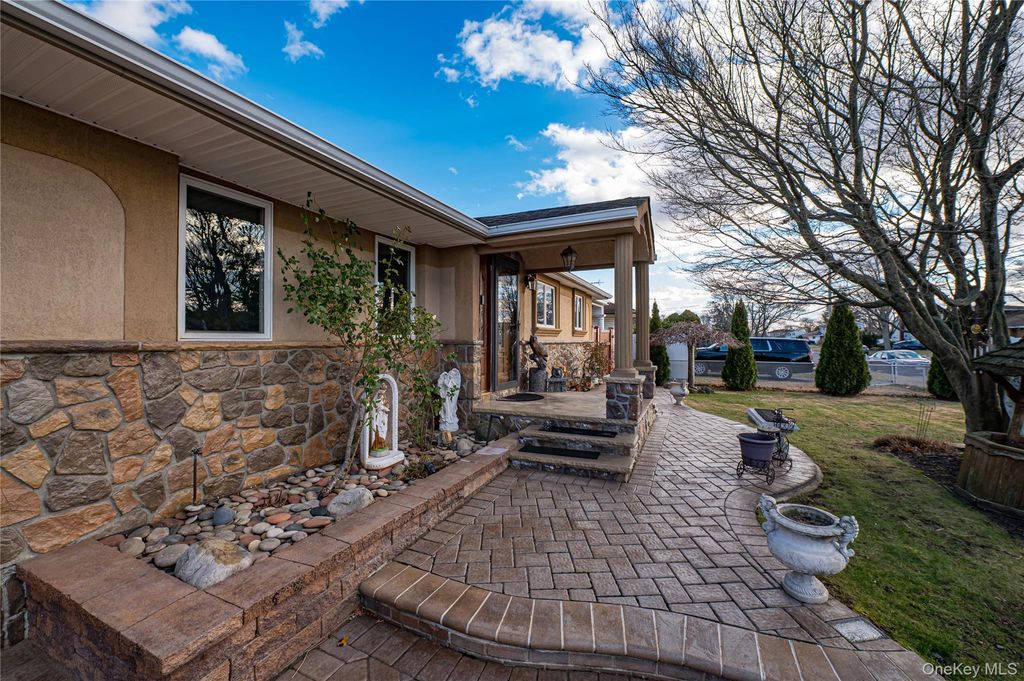 Photo of 37 W 10th Street, Deer Park, NY 11729 (MLS # 944224)