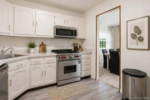Condo For Sale - 198 Doxbury Lane<br/> Suffern, NY 10901