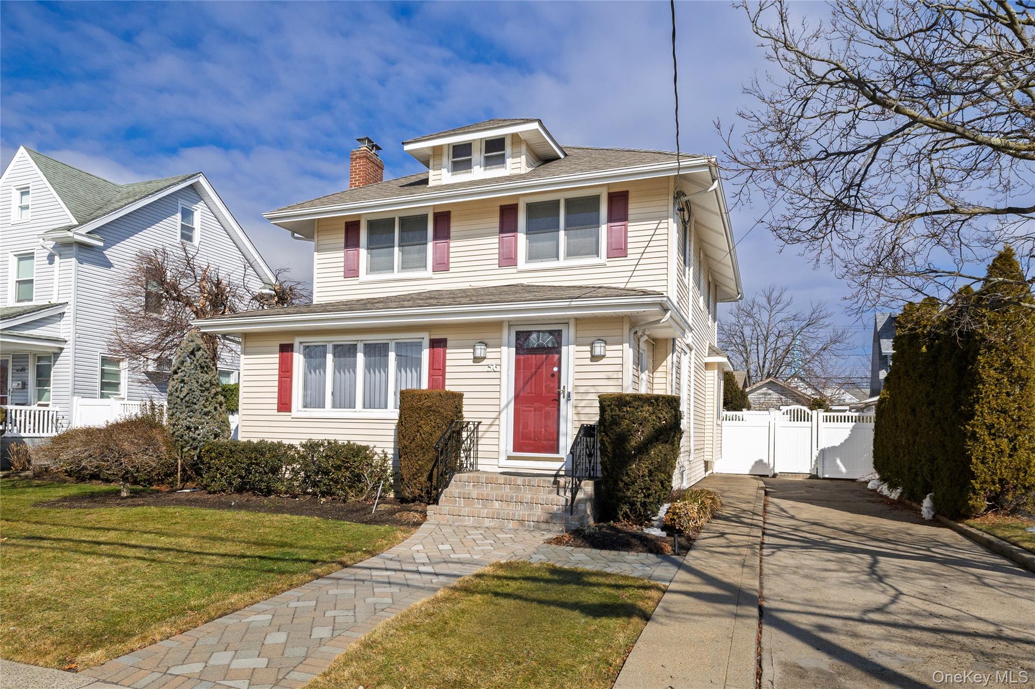 36 W Windsor Parkway