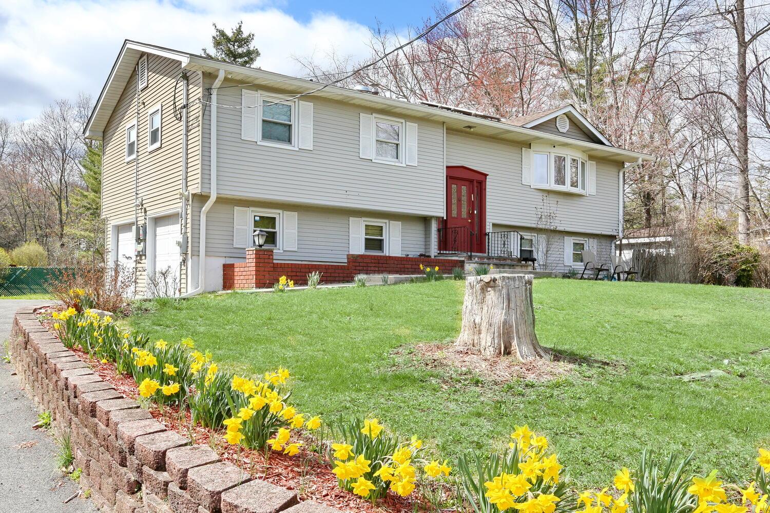 1 W Burda Place, New City, New York image 1