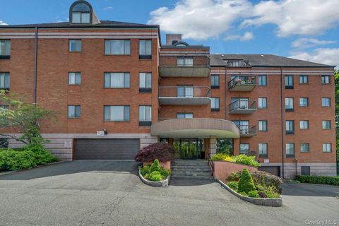 Photo of 24 Ray Place #1-4, Scarsdale, NY 10583 (MLS # 1008840)