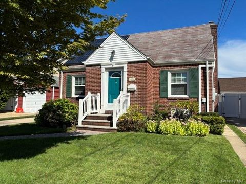 Homes For Sale - 62 Poppy Avenue<br/> Franklin Square, NY 11010