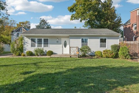 Photo of 48 Center Avenue, Bay Shore, NY 11706 (MLS # 927390)