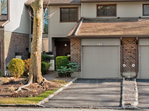 Condo For Sale - 285 Carriage House Drive<br/> Jericho, NY 11753