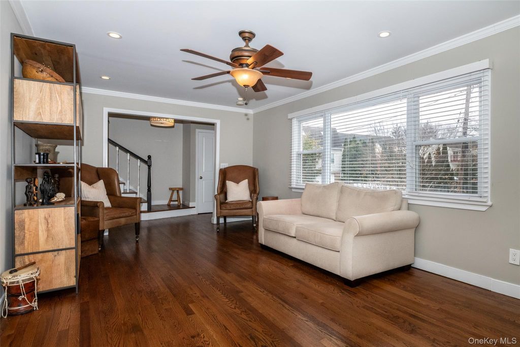 Photo of 29 Oakdale Avenue, New Rochelle, NY 10801 (MLS # 962955)