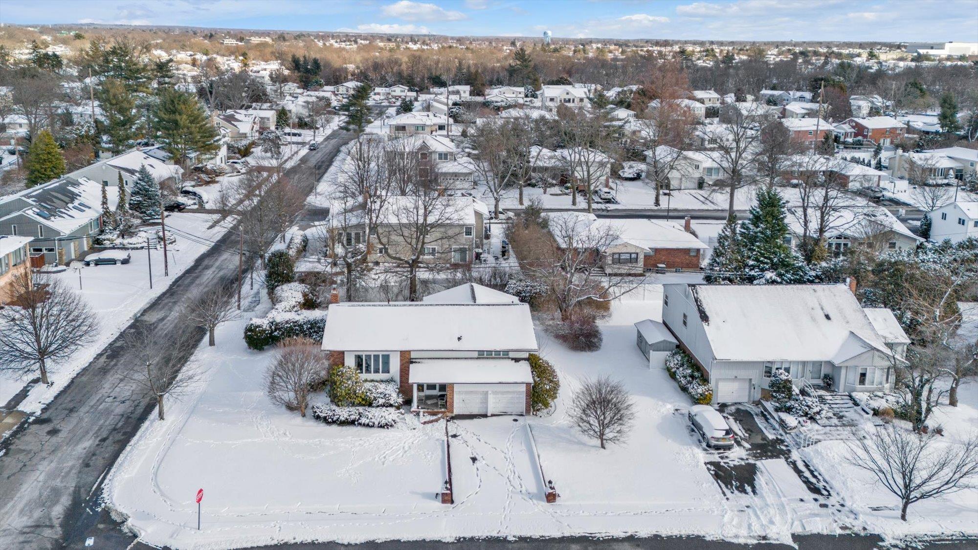 16 Otsego Place, Jericho, New York image 9