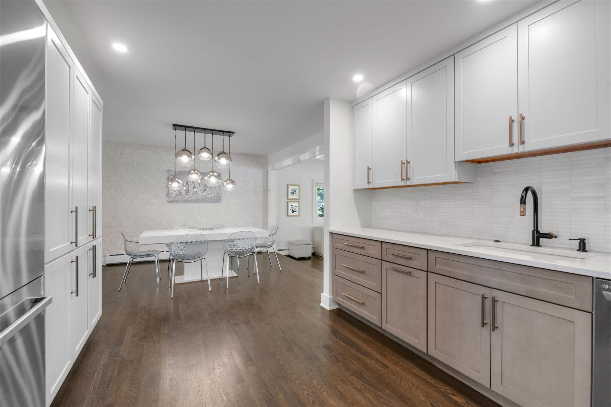 19 Morewood Oaks, Port Washington, New York image 9