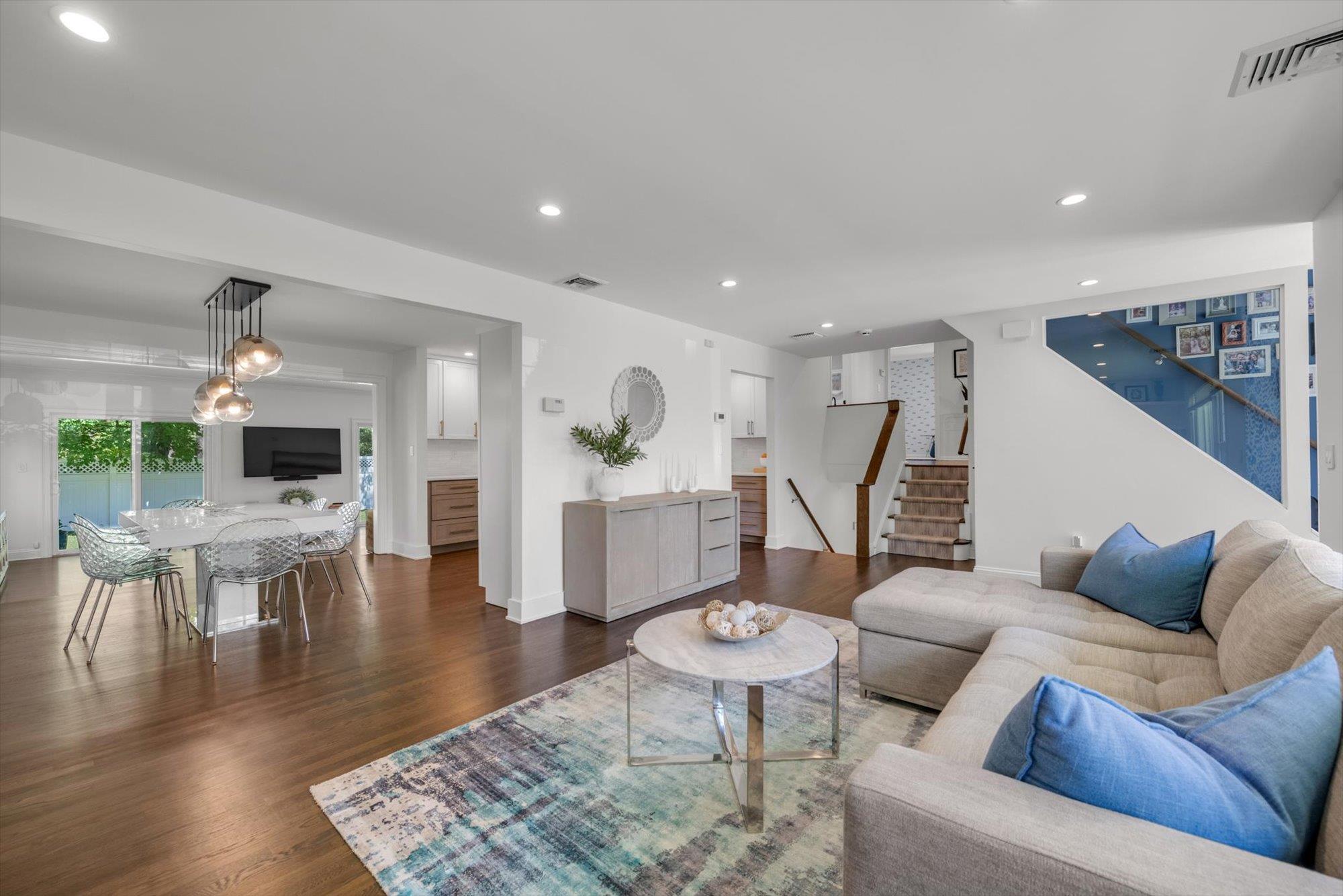 19 Morewood Oaks, Port Washington, New York image 6