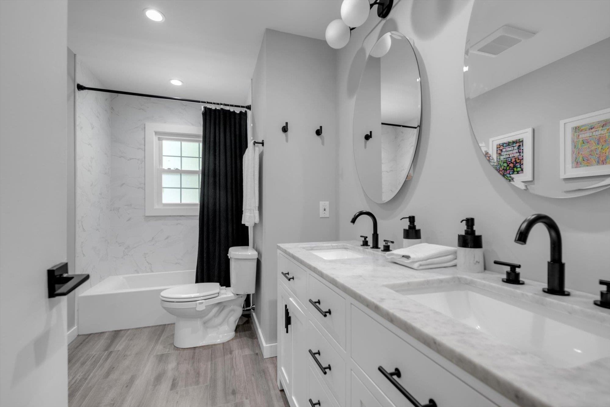 19 Morewood Oaks, Port Washington, New York image 26