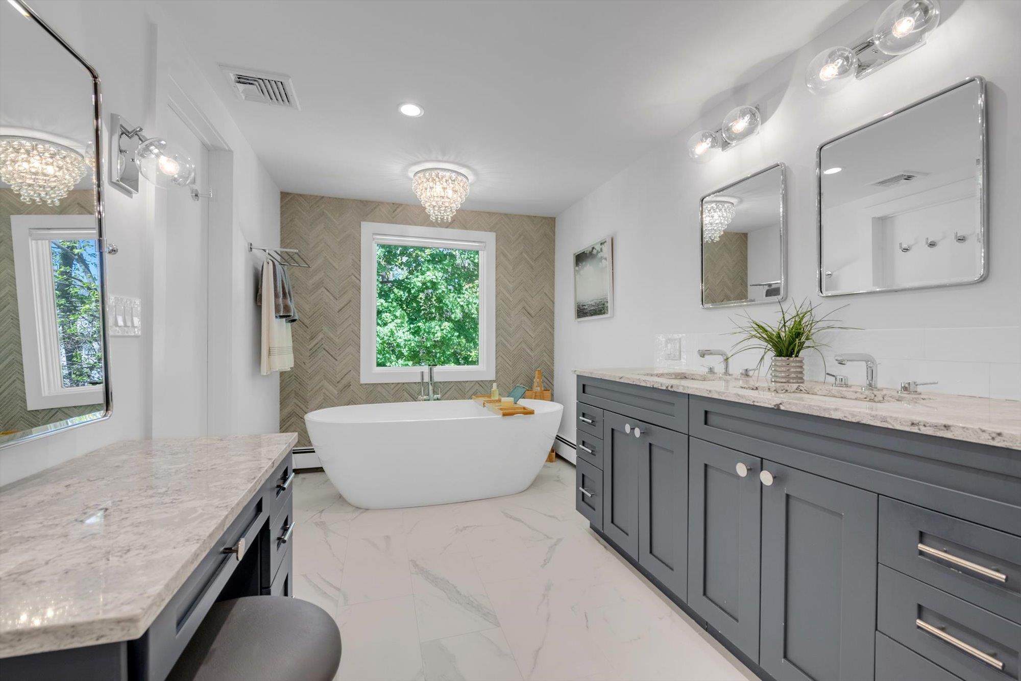 19 Morewood Oaks, Port Washington, New York image 21