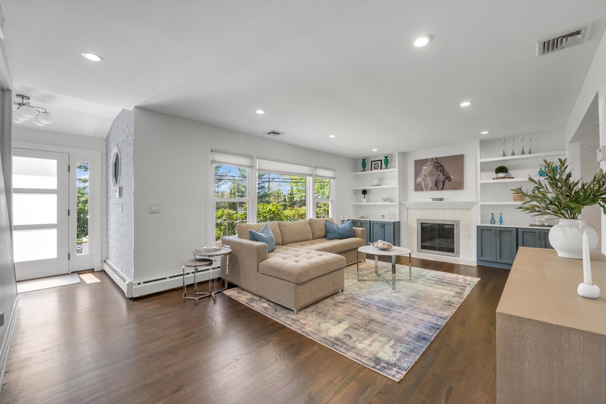 19 Morewood Oaks, Port Washington, New York image 4