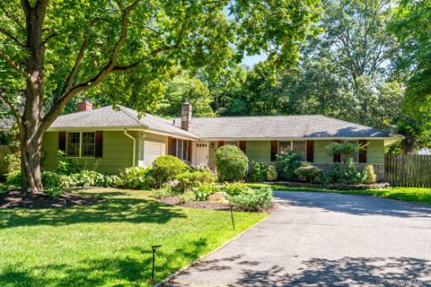 6 Rancher Place Huntington NY 11743