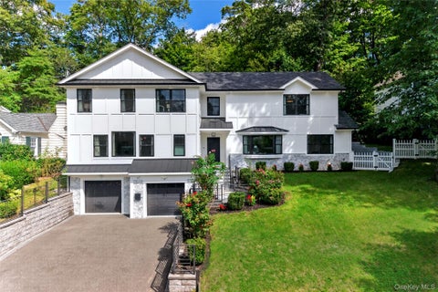 Homes For Sale - 10 Chelsea Drive<br/> Port Washington, NY 11050
