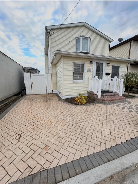 Homes For Rent - 3680 Naomi Street<br/> Nassau County, Seaford, NY 11783