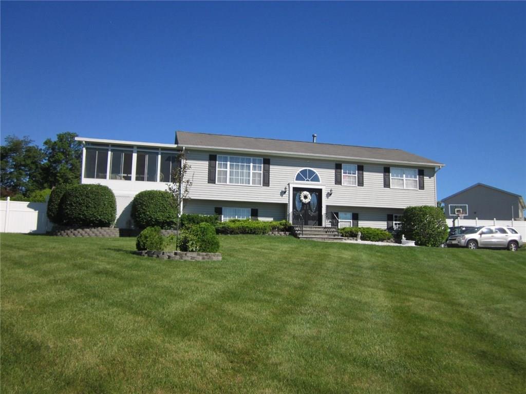 Rental Property at Sharon Drive, Middletown, New York - Bedrooms: 3 
Bathrooms: 3 
Rooms: 9  - $3,700 MO.