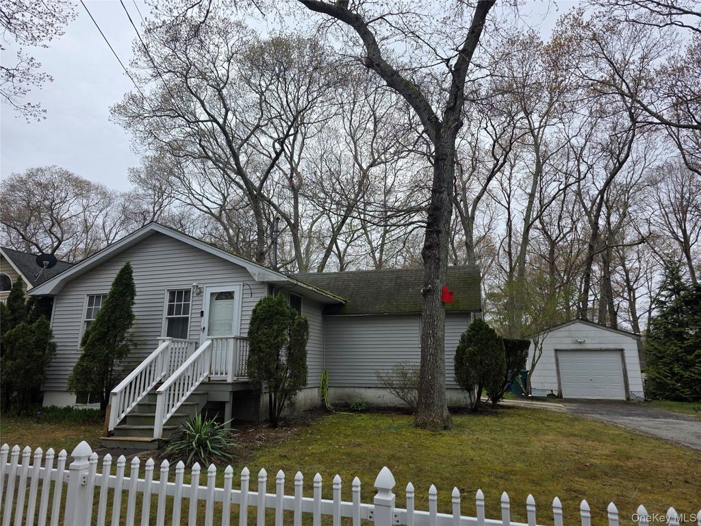 Photo of 117 Maple Avenue, Flanders, NY 11901 (MLS # 994199)