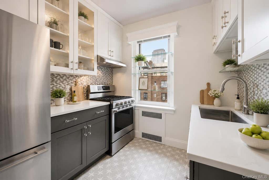 Photo of 300 Main Street #5A, White Plains, NY 10601 (MLS # 1028228)