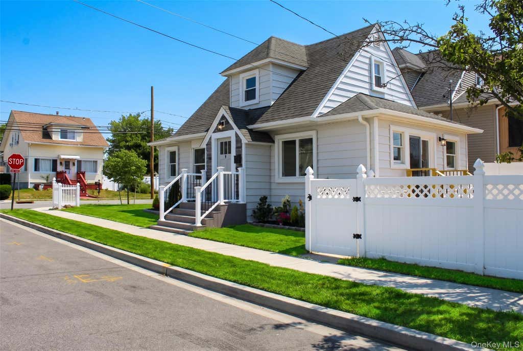 Photo of 9 Franklin Street, East Rockaway, NY 11518 (MLS # 1022225)