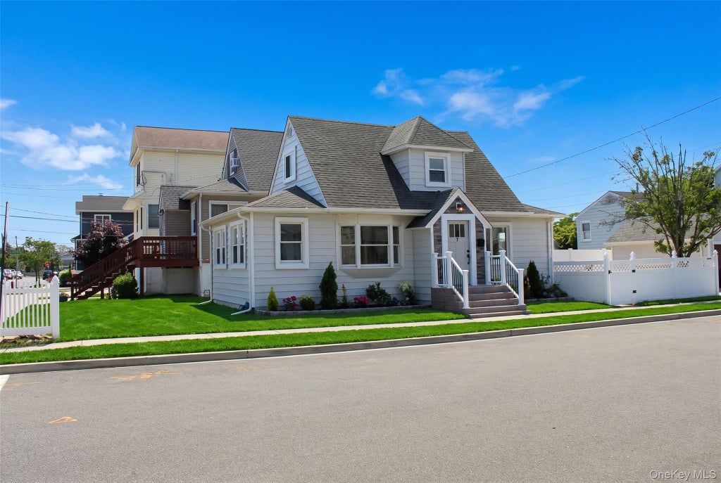 Photo of 9 Franklin Street, East Rockaway, NY 11518 (MLS # 1022225)
