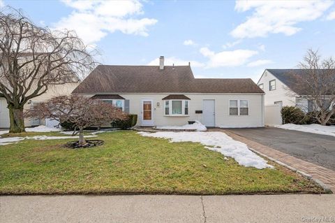 122 Balsam Lane Levittown NY 11756