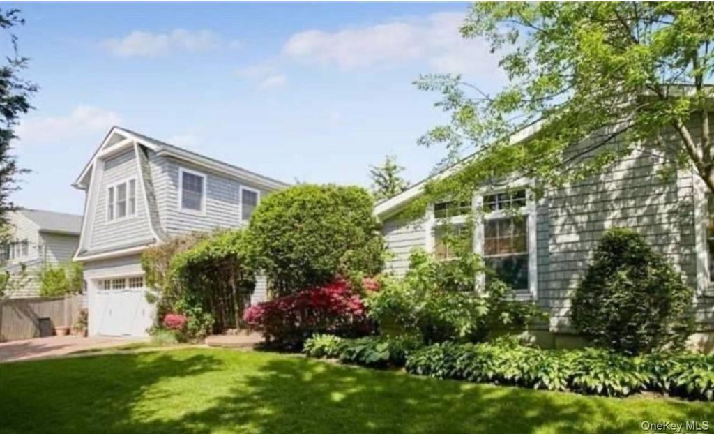 Photo of 134 Dutchess Boulevard, Atlantic Beach, NY 11509 (MLS # 935252)